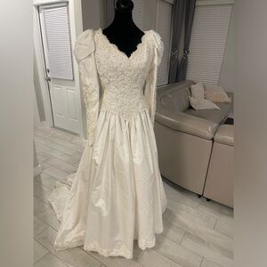 Vintage Jim Hjelm Victorian cottagecore beaded puff sleeves wedding dress 10 / S